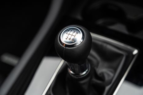Manual transmission licensing is all but dead according to latest figures