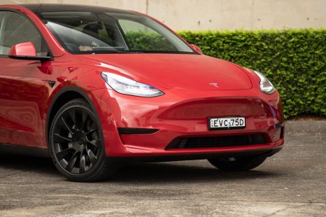 Tesla owners can now control their cars using Siri