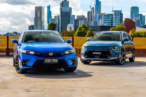 2023 Honda Civic e:HEV v Kia Niro Hybrid comparison