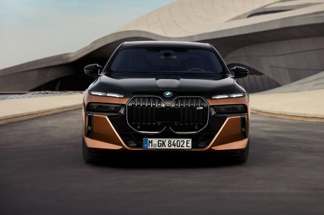 2023 BMW 7 Series and i7 price and specs