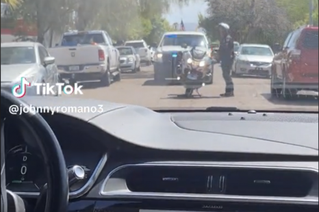 Watch a driverless car get pulled over by police