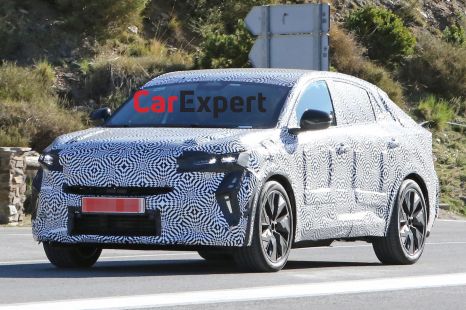 Renault's new, larger coupe SUV spied