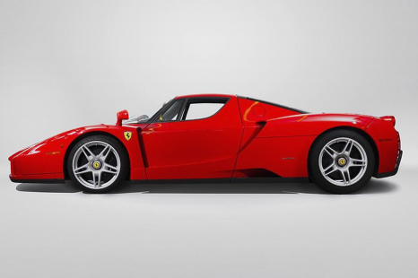 Fernando Alonso farewells Enzo from his Ferrari past