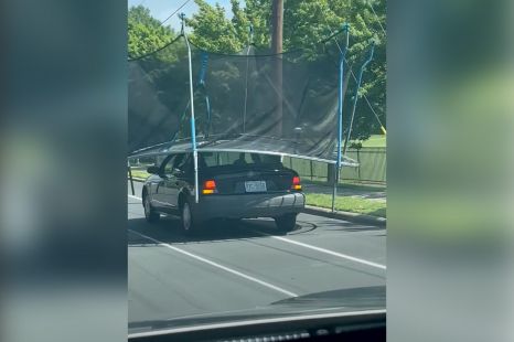 US driver shows how not to transport a trampoline