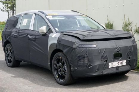 Hyundai Ioniq 7: New flagship electric SUV spied