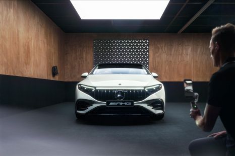 Mercedes-Benz wants you to visit its showroom from your couch