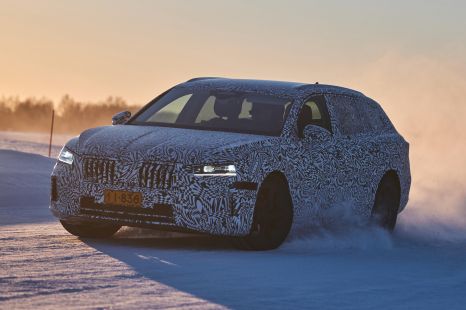 New Skoda Superb will be fashionably late to Australia