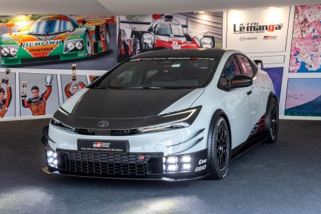 Toyota Prius concept is furious, but no faster