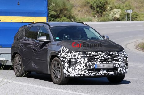 Facelifted Hyundai Tucson spied with less camouflage