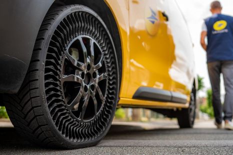 French posties are about to deliver using airless tyres