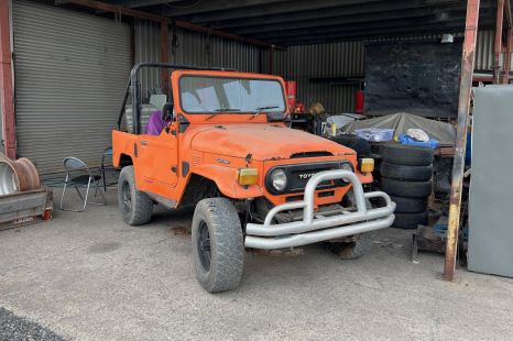 How two mates drove an FJ LandCruiser underwater for 7km