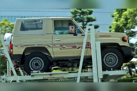 New Toyota LandCruiser 70 Series 'shorty' snapped