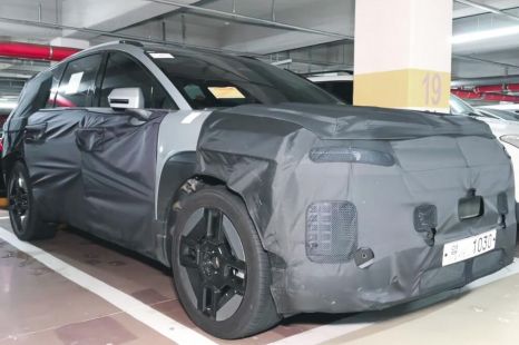 Hyundai Ioniq 7 and Kia EV9 face off in new spy pics
