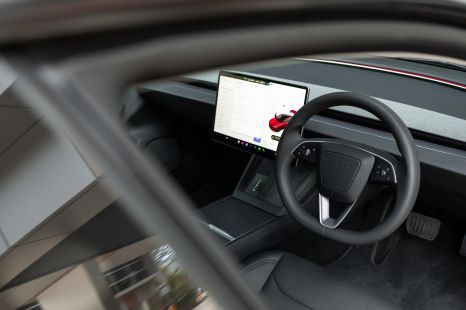 Safety authority will punish carmakers for relying on touchscreens