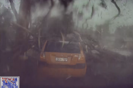 Lucky driver avoids lightning strike that takes out a Hyundai Getz