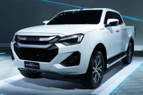 Isuzu D-Max mild-hybrid guns for Toyota HiLux