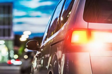Is it illegal to accidentally keep my indicator on?