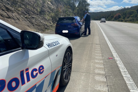 Is it illegal to get out of your car when pulled over?