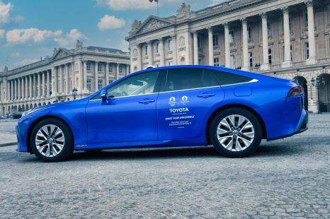 Scientists protest Toyota's hydrogen car for being too dirty