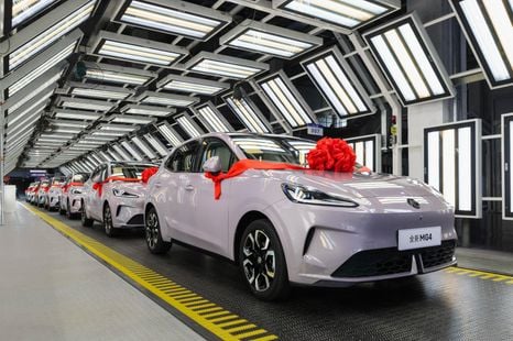 Canada reverses course, slashes tariffs on Chinese EVs