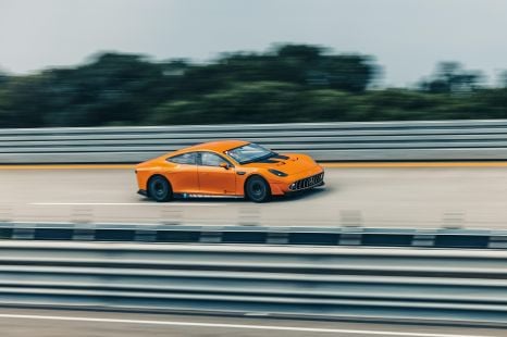 Mercedes-Benz shatters EV distance world record