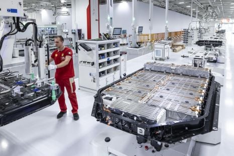 Ferrari to hand-pick customers for its first electric car