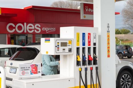 What US$100 a barrel of oil price really means for Australian petrol and diesel