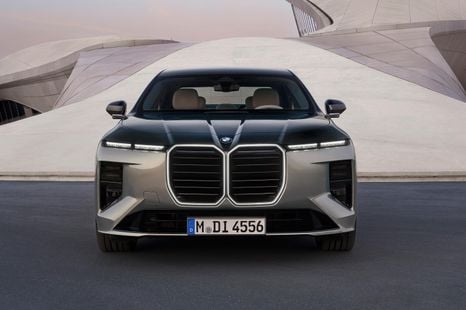2026 BMW 7 Series update brings Neue Klasse design, 720km range for i7 EV