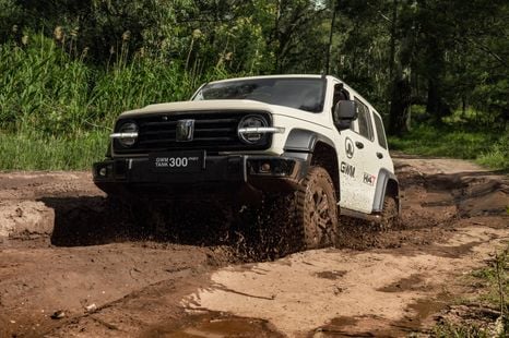 2026 GWM Tank 300 Hi4-T PHEV priced, significantly undercuts Denza B5