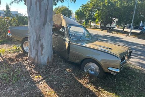 Classic Holden Monaro meets tragic end in Brisbane crash