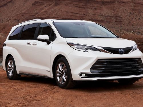 2021 Toyota Sienna people mover goes hybrid only