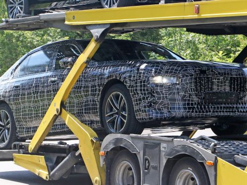 2022 BMW i7 spied for the first time