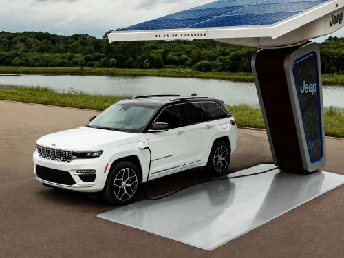 2022 Jeep Grand Cherokee 4xe revealed, brand's electrification plans outlined