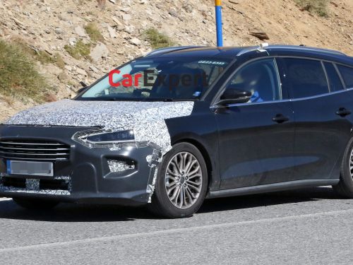 2022 Ford Focus facelift spied up close