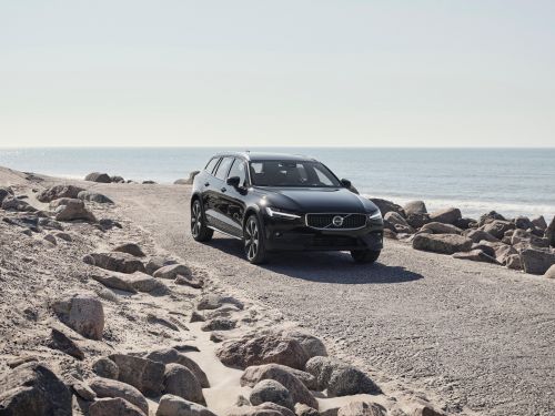 2023 Volvo S60 and V60 update revealed, here mid-year