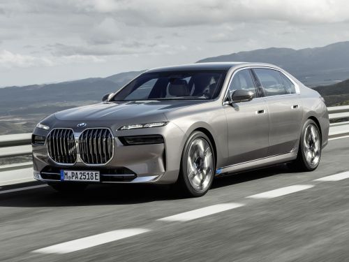 2023 BMW 7 Series and i7 unveiled, here this year