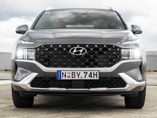 Hyundai Santa Fe Hybrid outselling V6