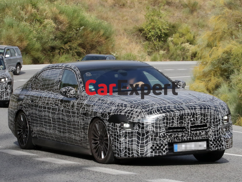 BMW 7 Series: Facelifted flagship sedan spied testing