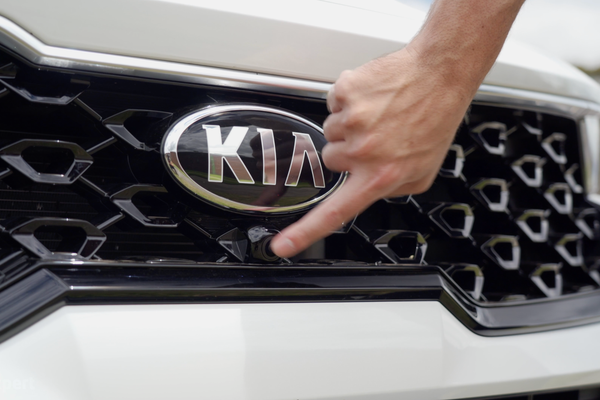 How do parking sensors work? Radar and remote parking technology explained