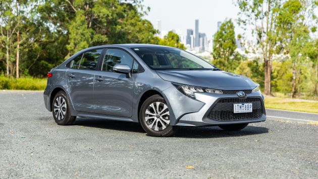 2022 Toyota Corolla ASCENT SPORT HYBRID four-door sedan Specifications ...