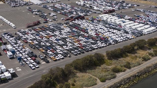 Redirecting to https://www.cbp.gov/trade/basic-import-export/export ...