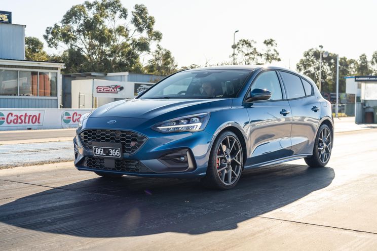 2020 Ford Focus St Automatic V Manual Dragparison Carexpert