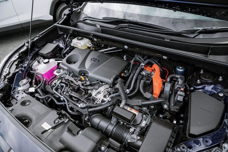Toyota RAV4 v Toyota RAV4 Hybrid: Which should you buy?