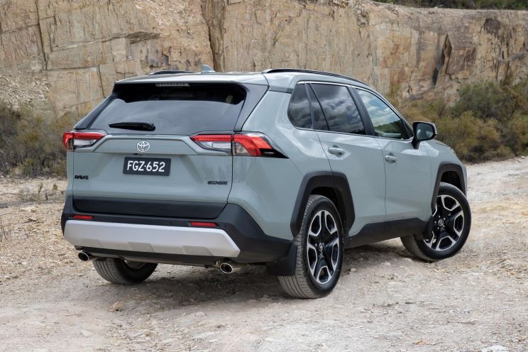 2022 Mitsubishi Outlander v Toyota RAV4: Spec comparison | CarExpert