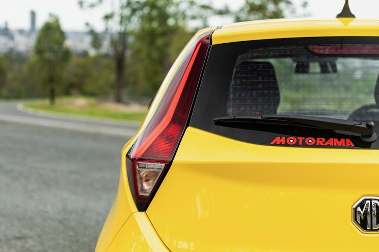 2022 MG 3
