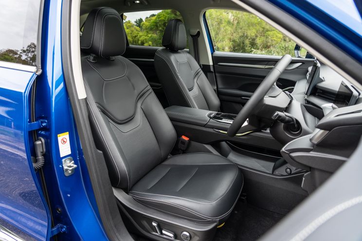 2022 Haval H6 Hybrid v Toyota RAV4 Hybrid comparison