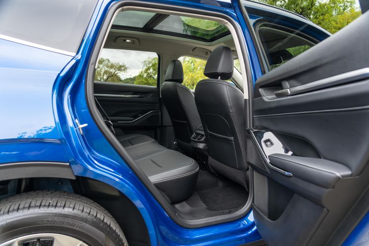 2022 Haval H6 Hybrid v Toyota RAV4 Hybrid comparison