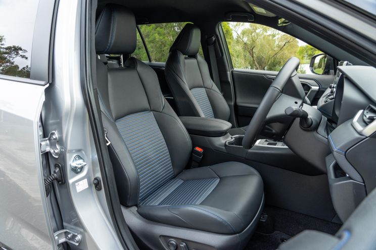 2022 Haval H6 Hybrid v Toyota RAV4 Hybrid comparison