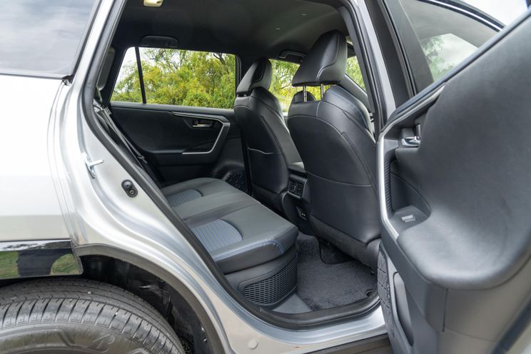 2022 Haval H6 Hybrid v Toyota RAV4 Hybrid comparison