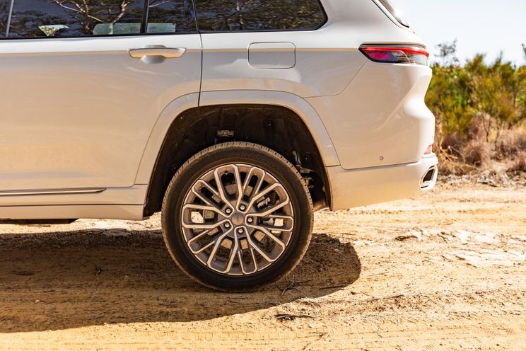 2022 Nissan Patrol v Jeep Grand Cherokee L comparison